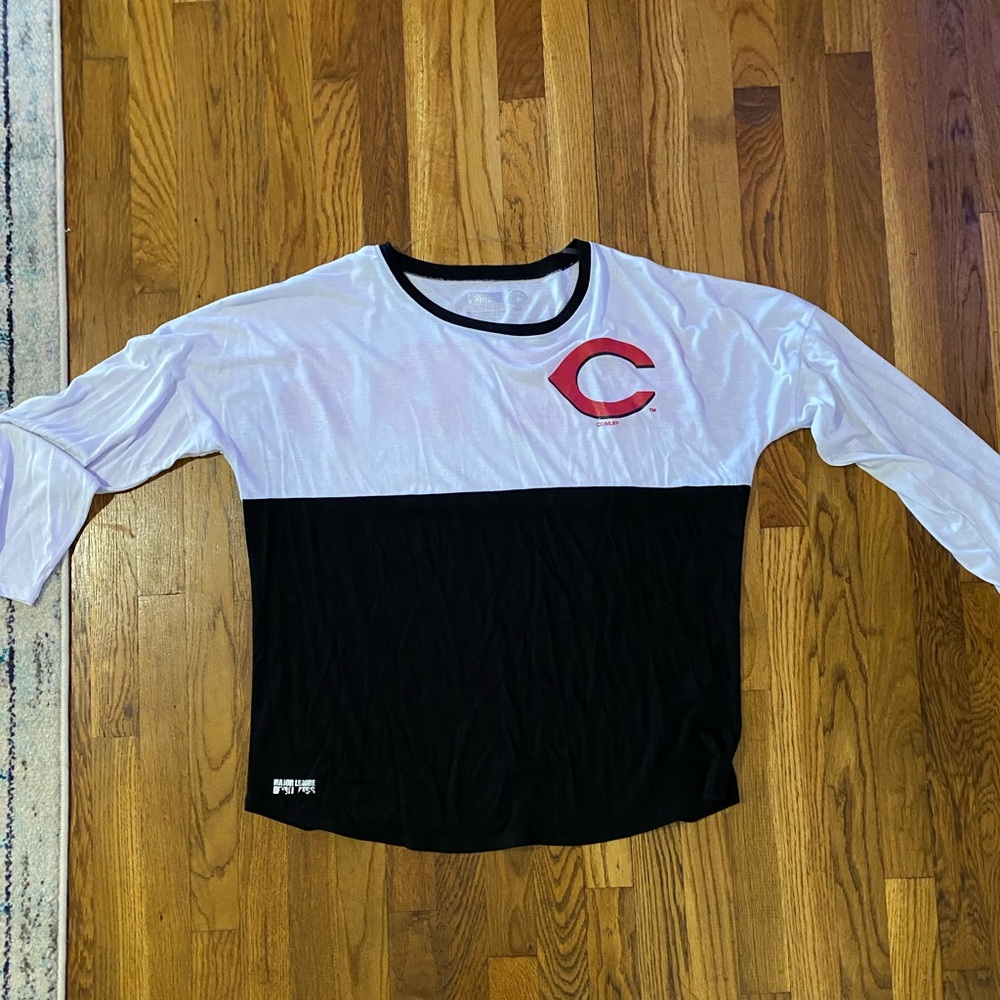 Cincinnati Reds Size XL - Picture 2 of 5